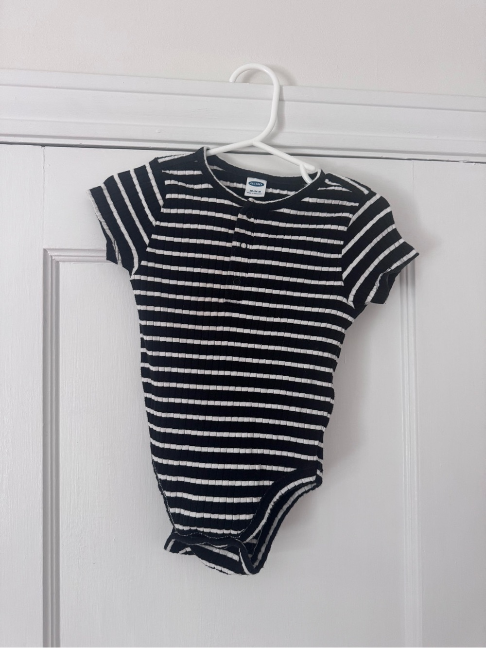Old Navy Black & White Striped Ribbed Kids One-Piece Bodysuit size 18-24mo